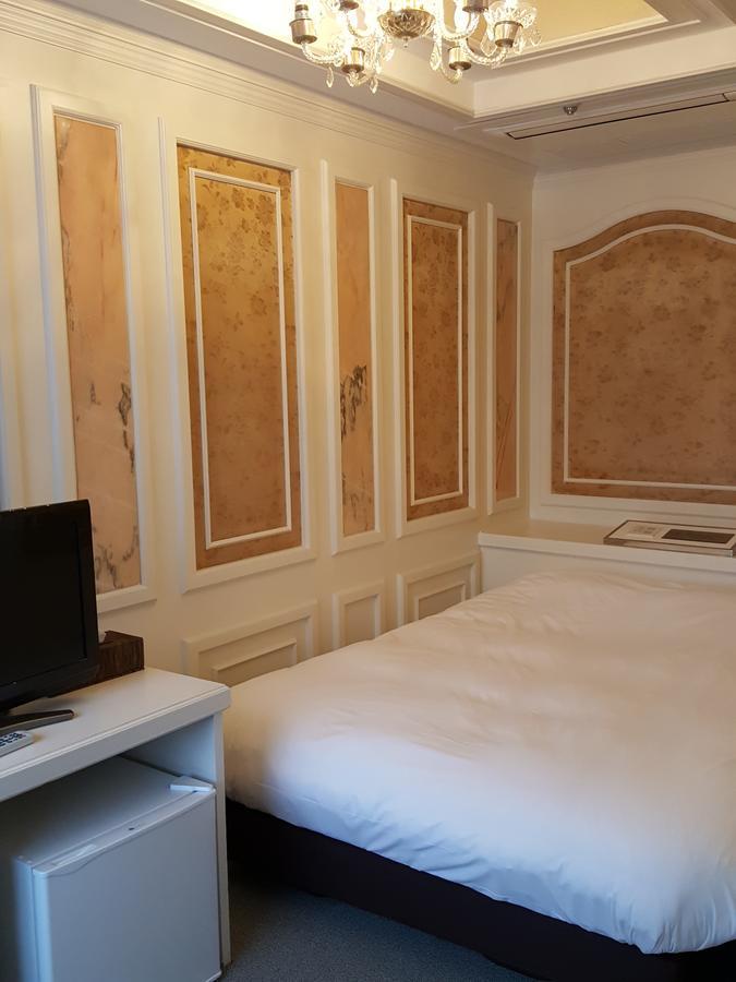 Royal Shinokubo Hotell